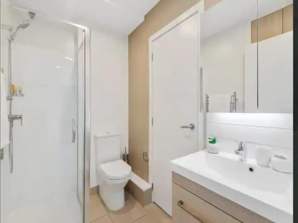 Just Opposite To Sky Tower , 2 Bed 2 Bath In Cbd Lägenhet Auckland Exteriör bild