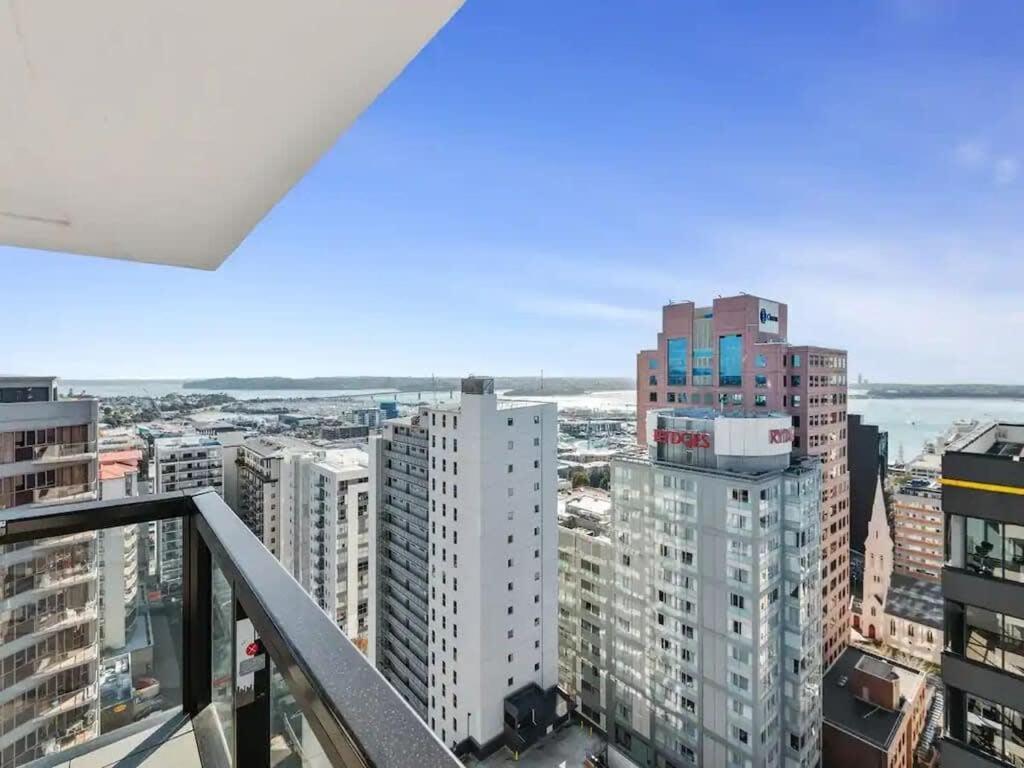 Just Opposite To Sky Tower , 2 Bed 2 Bath In Cbd Lägenhet Auckland Exteriör bild